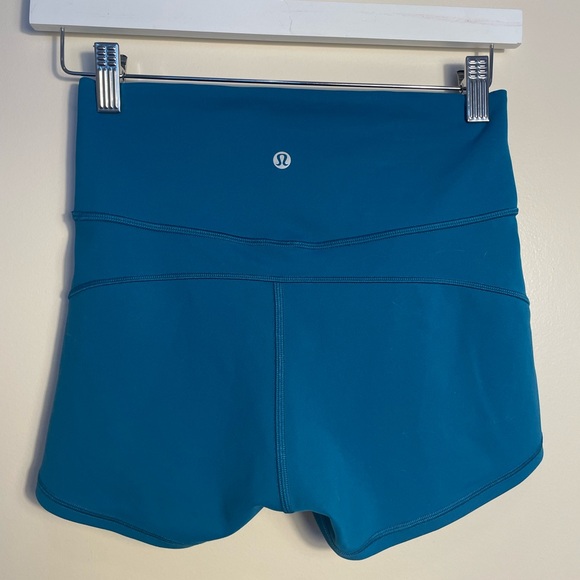 Lululemon Size 6 BUNDLE - Mastered Motion Cropped Tank and In Movement Shorts - Picture 6 of 11